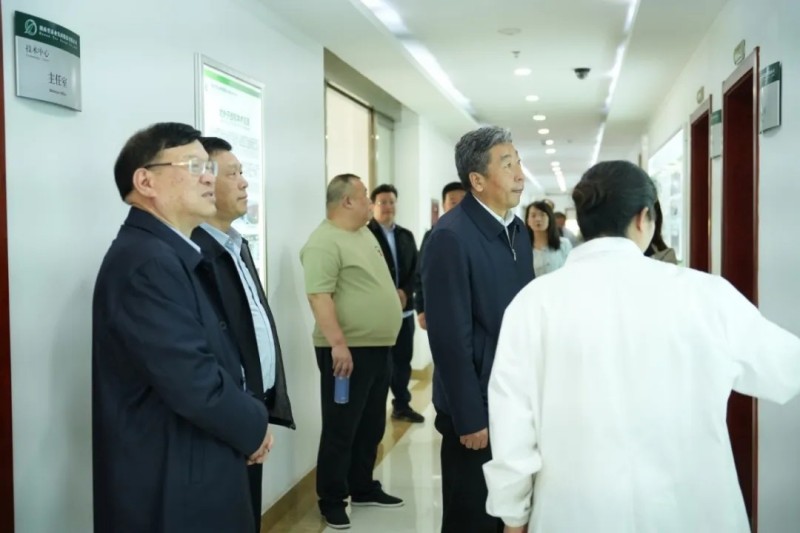 山西省供銷(xiāo)合作社聯(lián)合社黨組書(shū)記、理事會(huì)主任高建軍一行蒞臨公司調(diào)研指導(dǎo)