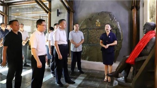 湖南省政協(xié)主席、黨組書記毛萬春一行來集團(tuán)白沙溪茶廠考察調(diào)研