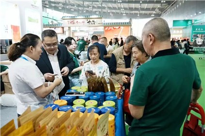 我與中部農(nóng)博會(huì)的24年 | 集團(tuán)公司副董事長(zhǎng)吳浩人：連續(xù)24年參加，進(jìn)行品牌展示與新品推廣